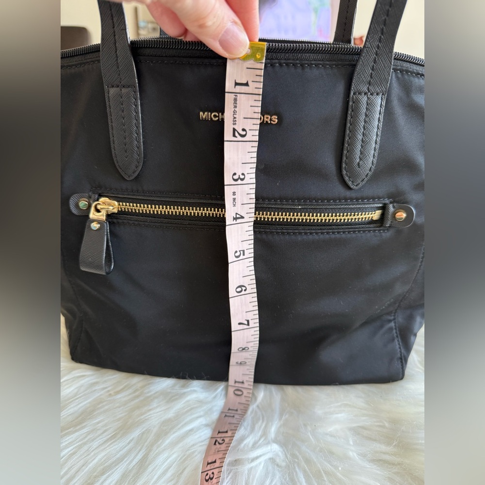🔥Michael Kors | Black Purse with Zip Close and Trolly Sleeve and Tons of Storage - Picture 9 of 16